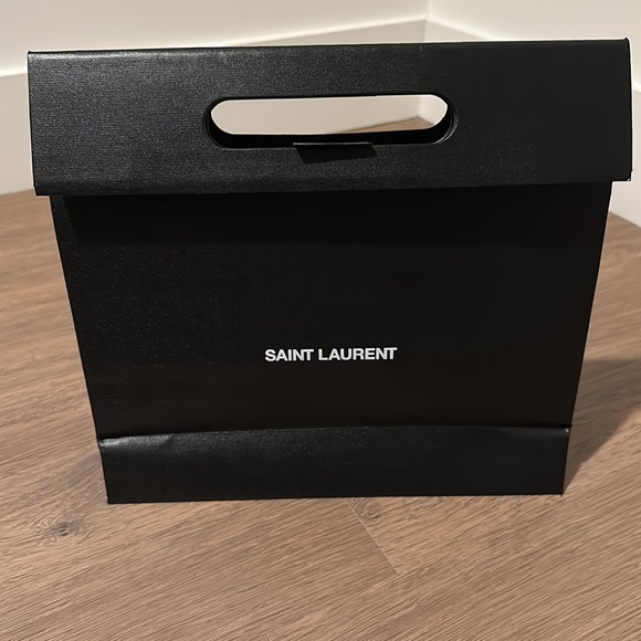 Saint Laurent empty shopping bag w adhesive flap - Picture 4 of 8